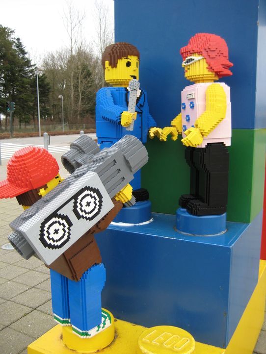 Im Sommer eröffnet das Legoland in Dänemark seinen neuen Publikumsmagneten: das "Polar Land". Mittendrin entsteht die spektakuläre Achterbahn "Fr... - Bildquelle: kabel eins