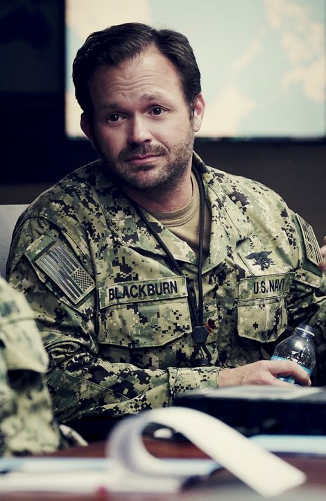 Blackburn (Judd Lormand) begibt sich mit den Navy SEALs auf eine gefährliche Rettungsmission im südchinesischen Meer, doch der Einsatz verläuft ande... - Bildquelle: Monty Brinton Monty Brinton/CBS   2017 CBS Broadcasting, Inc. All Rights Reserved. / Monty Brinton