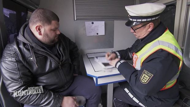 Achtung Kontrolle - Achtung Kontrolle! - Thema U.a: Unverantwortliche Autofahrer - Polizei Freiburg