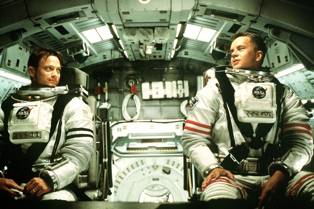 Nach dem Desaster wird in aller Eile eine zweite Mission zum Mars gestartet. Mit dabei sind Woody (Tim Robbins, r.) und Jim (Gary Sinise, l.). Sie s... - Bildquelle: Touchstone Pictures