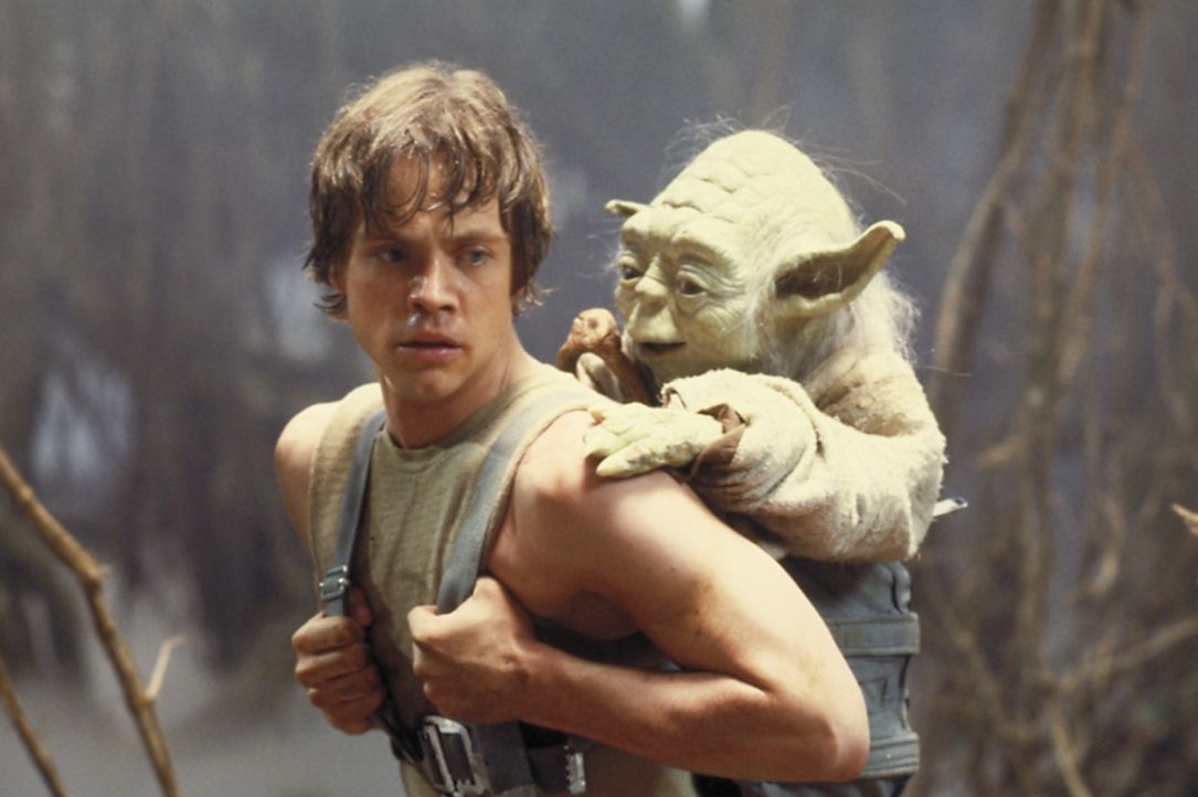 Jedi-Meister Yoda (Frank Oz, r.) versucht, Luke (Mark Hamill, l.) den einzig legitimen Gebrauch der "Macht" nahezubringen ... - Bildquelle: TM & © 2015 Lucasfilm Ltd. All rights reserved. Used under authorization.