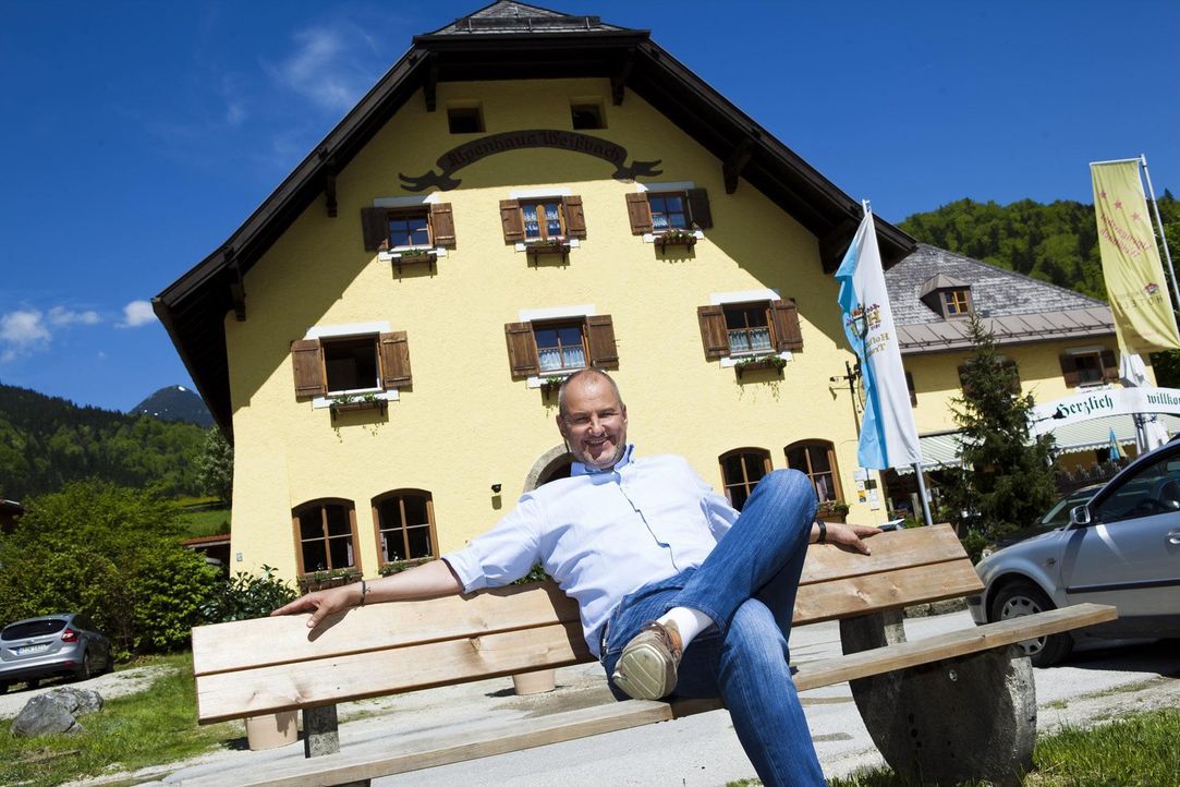 Ein Hilferuf erreicht Frank Rosin aus Weißbach im Berchtesgadener Land. Für den Sternekoch eine Premiere: Diesmal gilt es nicht nur ein Restaurant,... - Bildquelle: kabel eins