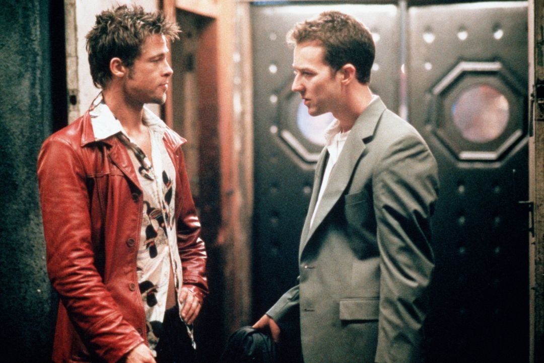 Unschlagbar: Trotz ihrer unterschiedlichen Charaktere erobern Jack (Edward Norton, r.) und Tyler (Brad Pitt, l.) zusammen die Welt ... - Bildquelle: 20th Century Fox