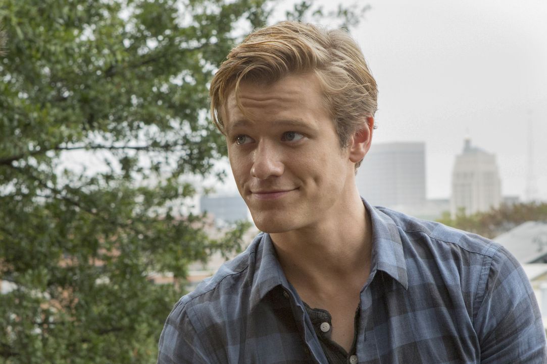 Als eine Gruppe von Studenten mit einem Forschungsschiff im arktischen Ozean festsitzt, ist MacGyvers (Lucas Till) Hilfe via Video Chat gefragt ... - Bildquelle: Kim Simms CBS © 2017 CBS Broadcasting, Inc. All Rights Reserved. / Kim Simms
