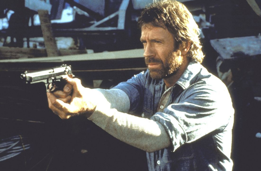 Seit er einen wahnsinnigen Frauenmörder geschnappt hat, gilt O'Brien (Chuck Norris) als Supercop, als ?Hero?. - Bildquelle: Cannon Films