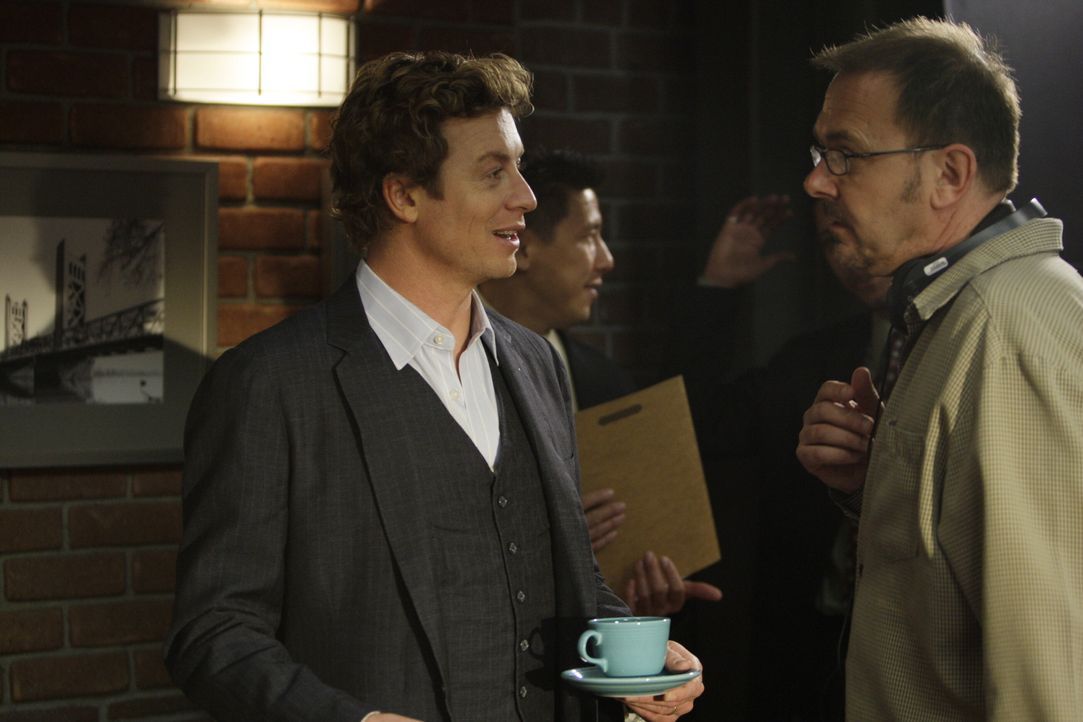 Bei den Dreharbeiten zu "The Mentalist" ... - Bildquelle: Warner Bros. Television