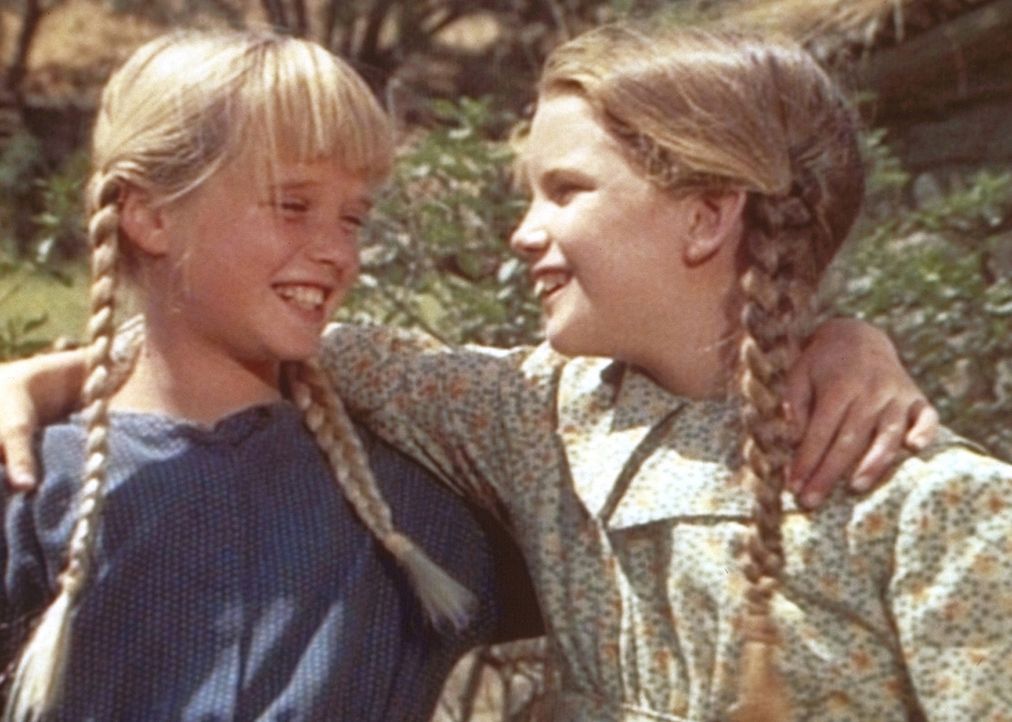 Laura (Melissa Gilbert, r.) und Schulkameradin Olga Nordstrom (Kim Richards, l.) werden Freundinnen. - Bildquelle: Worldvision