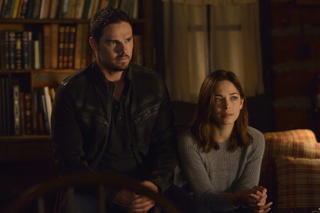 Bei einem neuen Auftrag erhält Vincent (Jay Ryan, l.) endlich die Chance, zu erfahren, wie nahe Graydal Securities der von ihnen gesuchten Bestie un... - Bildquelle: Ben Mark Holzberg 2016 The CW Network. All Rights Reserved.