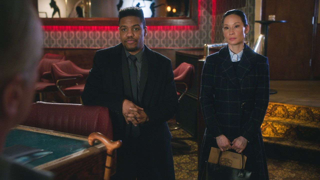 Als ein Teilnehmer einer Realityshow umgebracht wird, glauben Bell (Jon Michael Hill, l.) und Watson (Lucy Liu, r.) sofort zu wissen, wer der Mörder... - Bildquelle: 2017 CBS Broadcasting, Inc. All Rights Reserved.