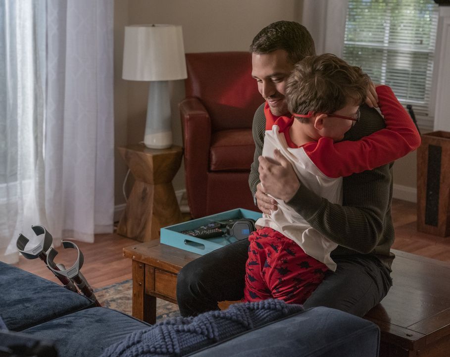 Eddie Diaz (Ryan Guzman, l.); Christopher Diaz (Gavin McHugh, r.) - Bildquelle: Jack Zeman © 2019-2020 Twentieth Century Fox Film Corporation.  All rights reserved. / Jack Zeman