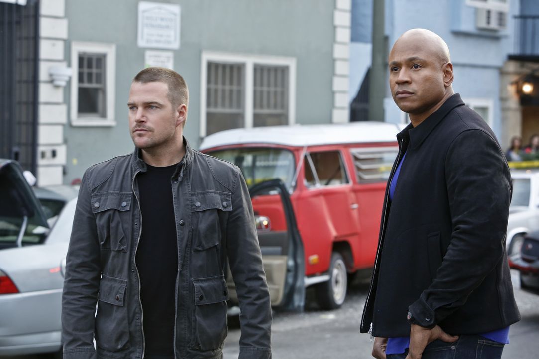 Callen (Chris O'Donnell, l.) macht sich Sorgen, dass Sam (LL Cool J, r.) persönlich in ihren neuen Fall involviert ist ... - Bildquelle: CBS Studios Inc. All Rights Reserved.
