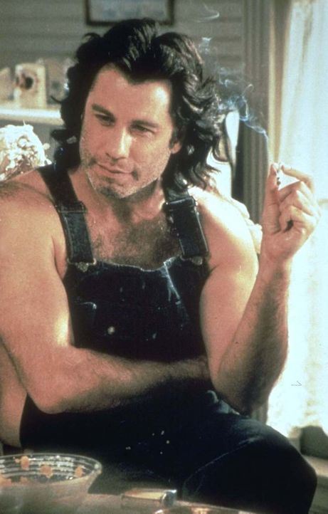 Michael (John Travolta) ist keineswegs das, was man sich unter einem Engel vorstellt. Er raucht, trinkt Bier und erfreut sich großer Beliebtheit bei... - Bildquelle: Warner Brothers