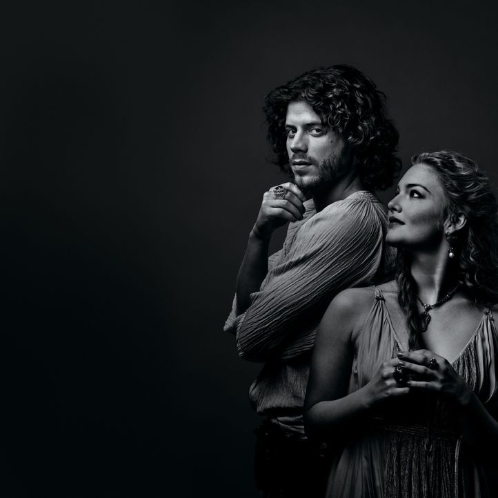 (2.Staffel) - Zwischen Liebe und Intrige: Cesare (Francois Arnaud, l.) und Lucrezia (Holliday Grainger, r.) ... - Bildquelle: LB Television Productions Limited/Borgias Productions Inc./Borg Films kft/ An Ireland/Canada/Hungary Co-Production. All Rights Reserved.