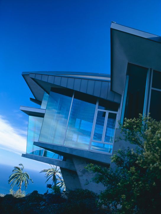Das moderne Strandhaus der Familie Glass steht auf tönernen Füßen ... - Bildquelle: 2003 Sony Pictures Television International. All Rights Reserved.