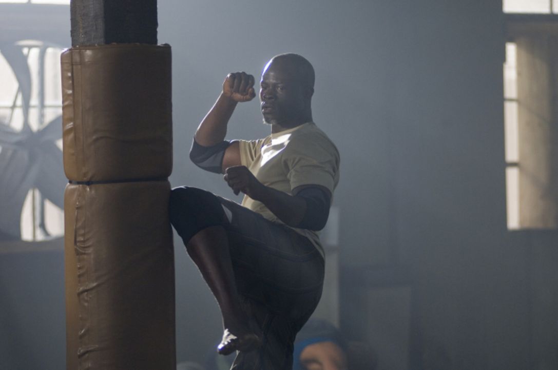 Für den Free Fight-Coach Jean Roqua (Djimon Hounsou) gibt es nur eine Regel, die niemals gebrochen werden darf: "Kein Fight außerhalb der Training... - Bildquelle: 2008 Summit Entertainnment N.V.  All rights reserved.