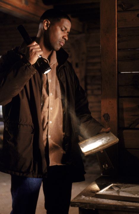 Auf Spurensuche: Detective John Hobbes (Denzel Washington) - Bildquelle: Warner Brothers
