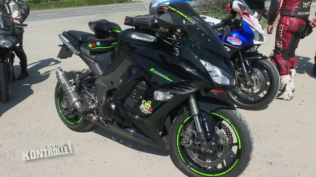 Achtung Kontrolle - Achtung Kontrolle! - Thema U.a.: Illegal Aufgemotzt - Polizei Kontrolliert Motorradfahrer