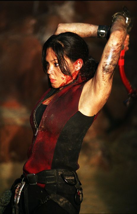 Im Kampf gegen mysteriöse Höhlenmenschen: Juno (Natalie Mendoza) ... - Bildquelle: Square One Entertainment
