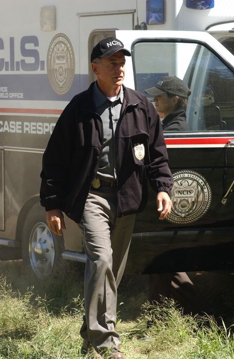 Bei ihren Recherchen nach der Identität des Zivilisten, stoßen Gibbs (Mark Harmon) und sein Team bald auf Tobias Fornell vom FBI ... - Bildquelle: CBS Television