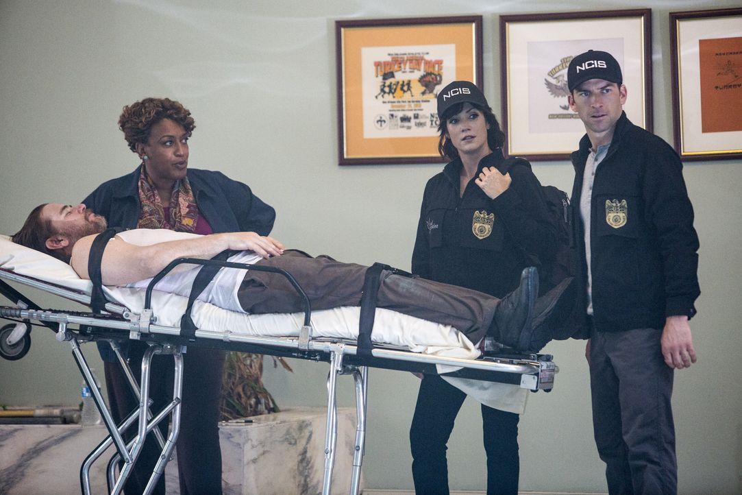 Das Team muss feststellen, dass es noch einen weiteren Toten gibt. Bei den Ermittlungen geben Wade (CCH Pounder, l.), LaSalle (Lucas Black, r.) und... - Bildquelle: Skip Bolen 2015 CBS Broadcasting, Inc. All Rights Reserved / Skip Bolen