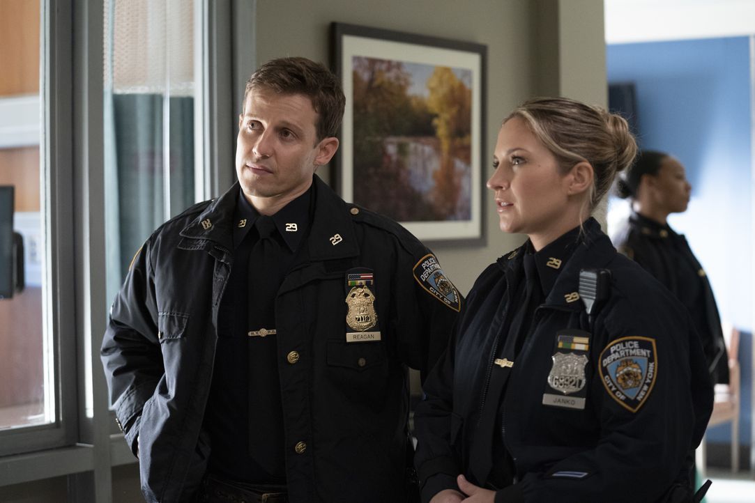 Jamie Reagan (Will Estes, l.); Abigail Baker (Abigail Hawk, r.) - Bildquelle: Patrick Harbron CBS '2020 CBS Broadcasting Inc. All Rights Reserved. / Patrick Harbron