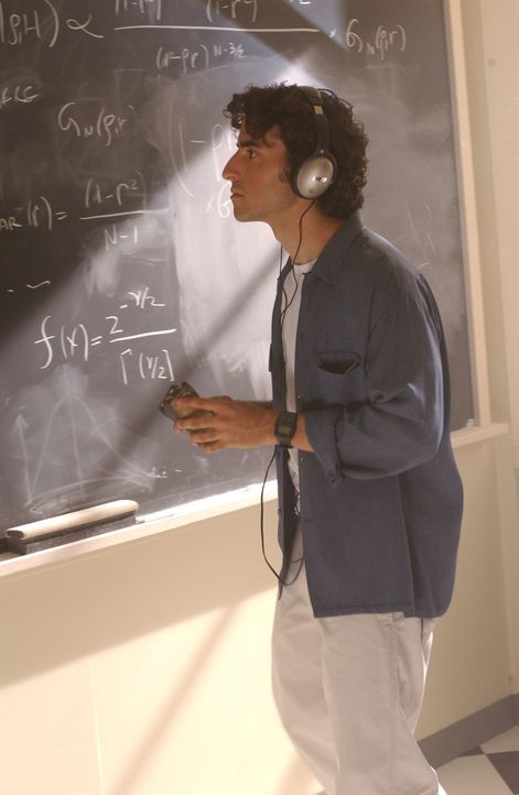 Charlie (David Krumholtz) versucht den Wohnort des Serienvergewaltiger mittels seiner mathematischen Fähigkeiten zu berechnen ... - Bildquelle: Paramount Network Television