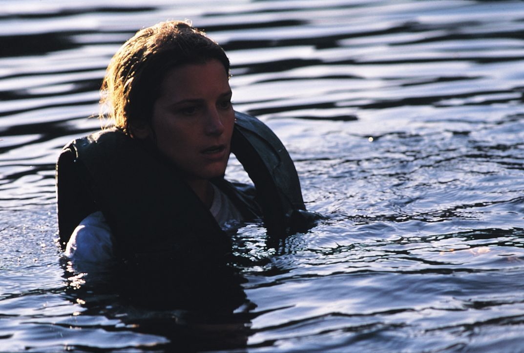 Nachdem sich in und um den idyllischen Lake Placid myteriöse Vorfälle häufen, macht sich Museumsmitarbeiterin Kelly Scott (Bridget Fonda) auf die Su... - Bildquelle: Tobis Film
