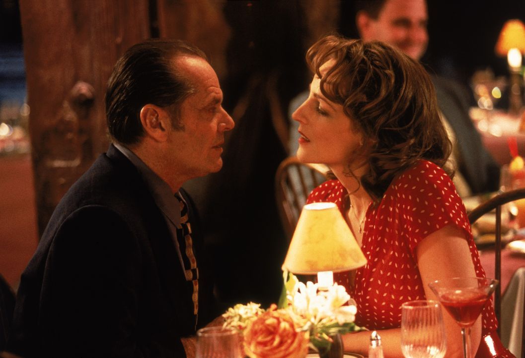 Selbst beim romantischen Dinner mit Carol (Helen Hunt, r.) kann Melvin (Jack Nicholson, l.) seine zynische Zunge nicht im Zaum halten ... - Bildquelle: Columbia Pictures