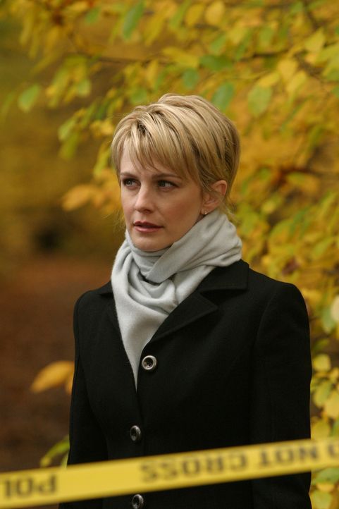 Det. Lilly Rush (Kathryn Morris) muss sich mit dem Mord an einer Frau beschäftigen, die ertränkt im Teich des Luxusviertels Chestnut Hill gefunden w... - Bildquelle: Warner Bros. Television