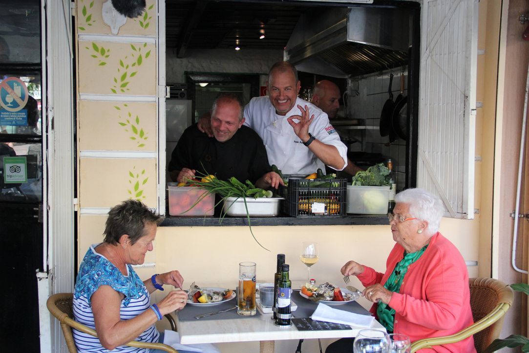 Hierzulande hat Zwei-Sterne-Koch Frank Rosin (M.) schon so manchem Restaurant wieder auf die Beine geholfen. Jetzt kommt seine Expertise im Ausland... - Bildquelle: kabel eins