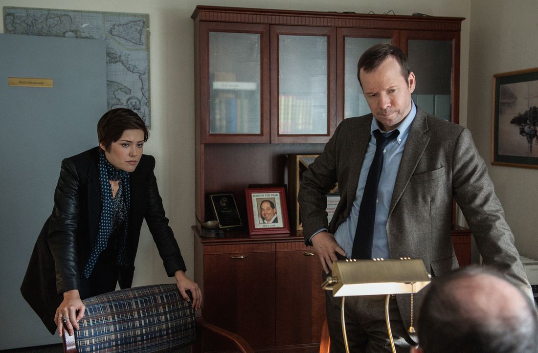 Noch hat sich Danny (Donnie Wahlberg, r.) nicht an seine neue Partnerin Candice (Megan Boone, l.) gewöhnt ... - Bildquelle: Jojo Whilden 2013 CBS Broadcasting Inc. All Rights Reserved.