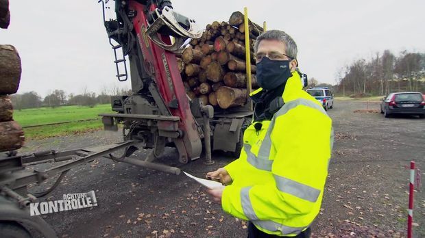 Achtung Kontrolle - Achtung Kontrolle! - Thema U.a.: Mit Holz überladen? - Lkw Kontrolle Bremervörde