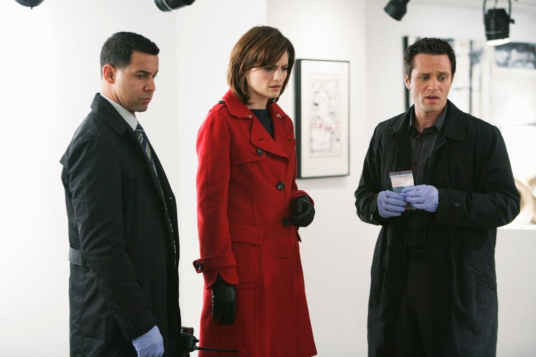 Javier Esposito (Jon Huertas, l.), Kate Beckett (Stana Katic, M.) und Kevin Ryan (Seamus Dever, r.) ermitteln in einem neuen Fall. - Bildquelle: ABC Studios
