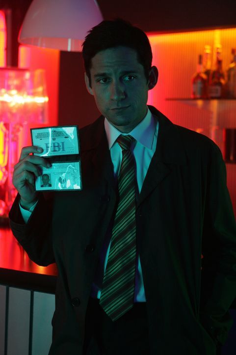 Danny Taylor (Enrique Murciano) gibt nicht auf und ist sich sicher, den Aufenthaltsort des verschwundenen Lance herauszufinden .... - Bildquelle: Warner Bros. Entertainment Inc.