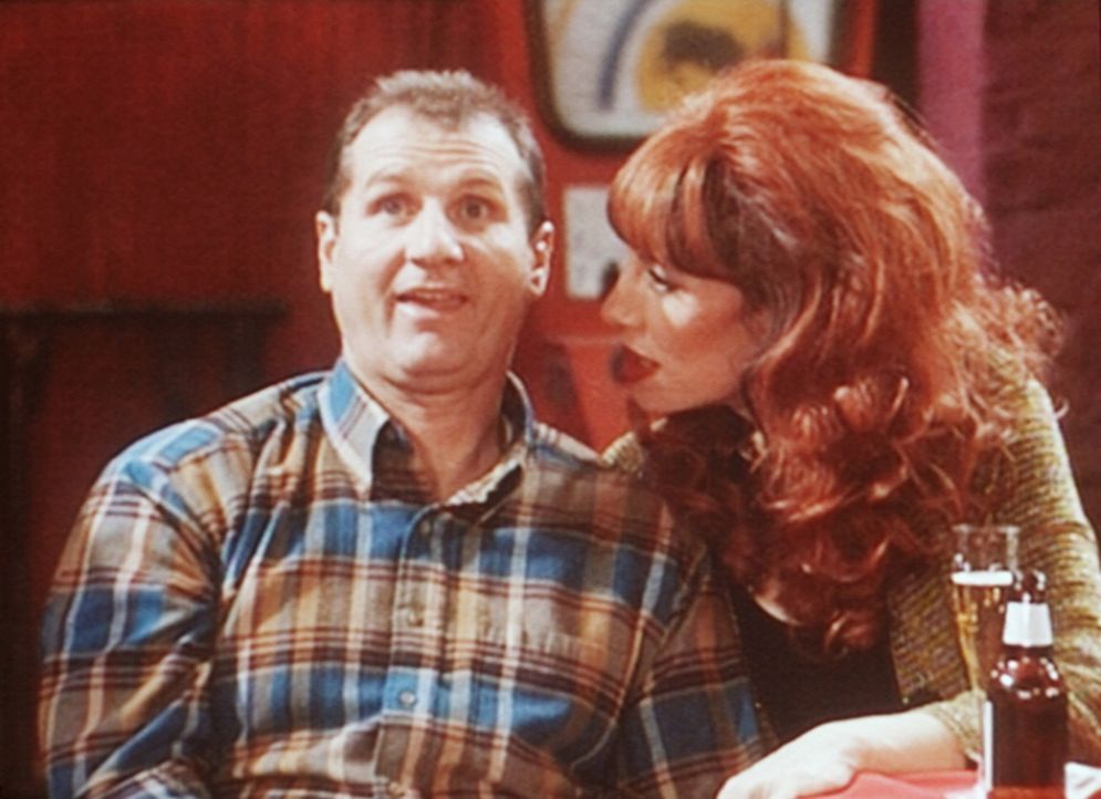 Al (Ed O'Neill, l.) will Peggy (Katey Sagal, r.) überzeugen, dass er gegen Stripperinnen immun ist. - Bildquelle: Columbia Pictures