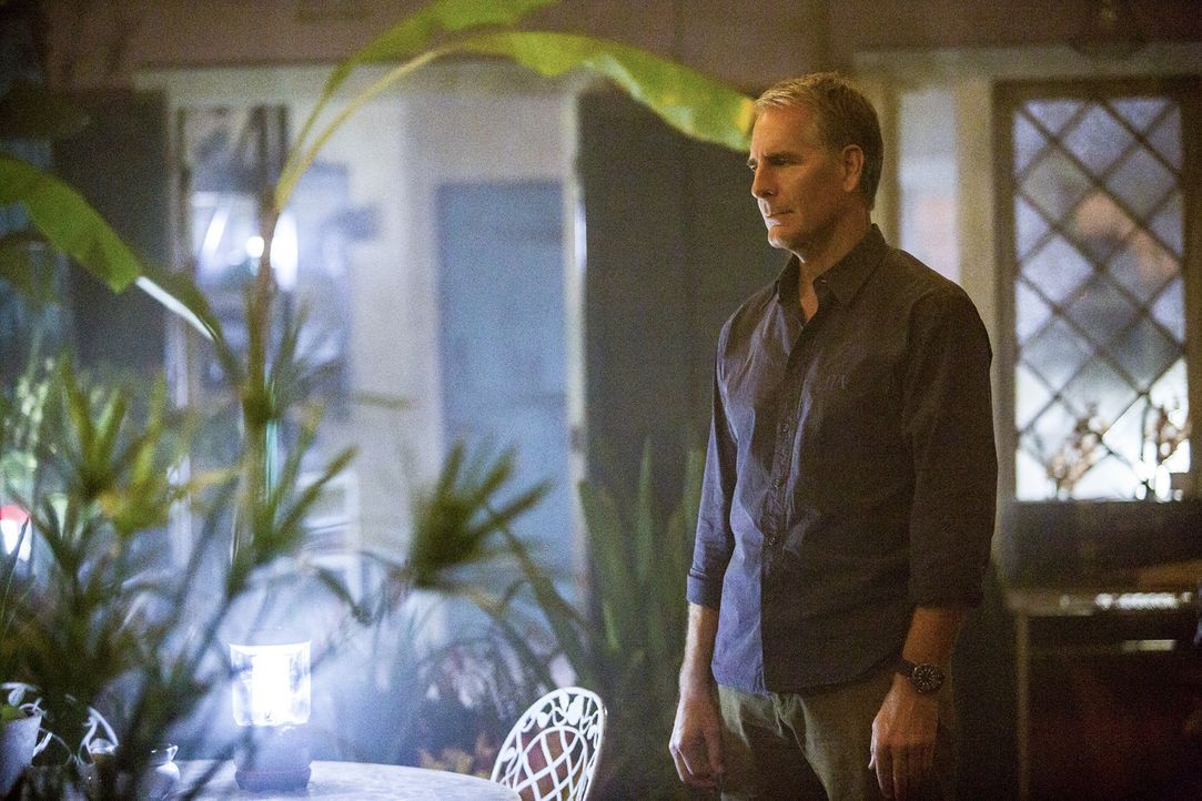 Muss im Fall eins ermordeten Familienfreundes ermitteln: Pride (Scott Bakula) ... - Bildquelle: Skip Bolen 2015 CBS Broadcasting, Inc. All Rights Reserved / Skip Bolen