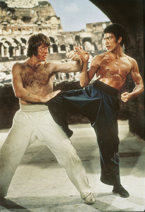 Chuck Norris (l.); Bruce Lee (r.) - Bildquelle: 2019 Universum Film GmbH