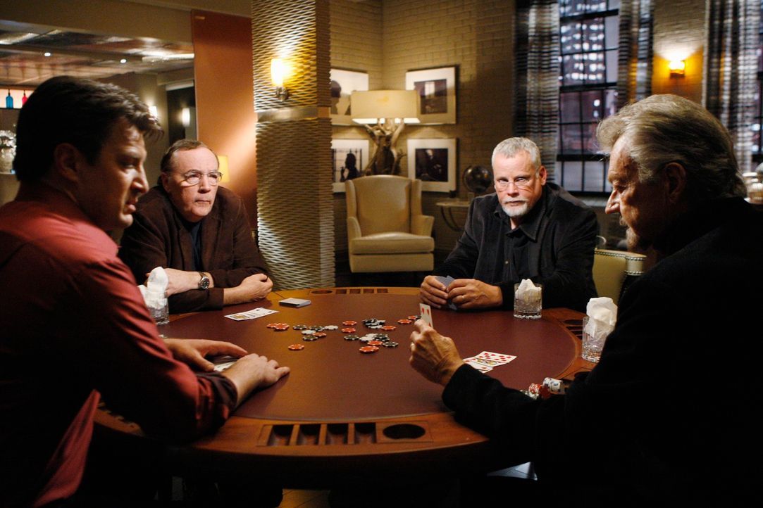 Pokerabend unter Schriftstellern: Stephen J. Cannell (Stephen J. Cannell, r.), James Patterson (James Patterson, 2.v.l.), Michael Connelly (Michael... - Bildquelle: ABC Studios