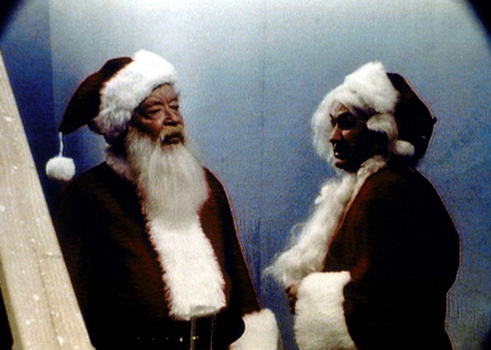Santa (Bill Erwin, l.) teilt seinem Double mit, dass er der echte Weihnachtsmann ist. - Bildquelle: Paramount Pictures