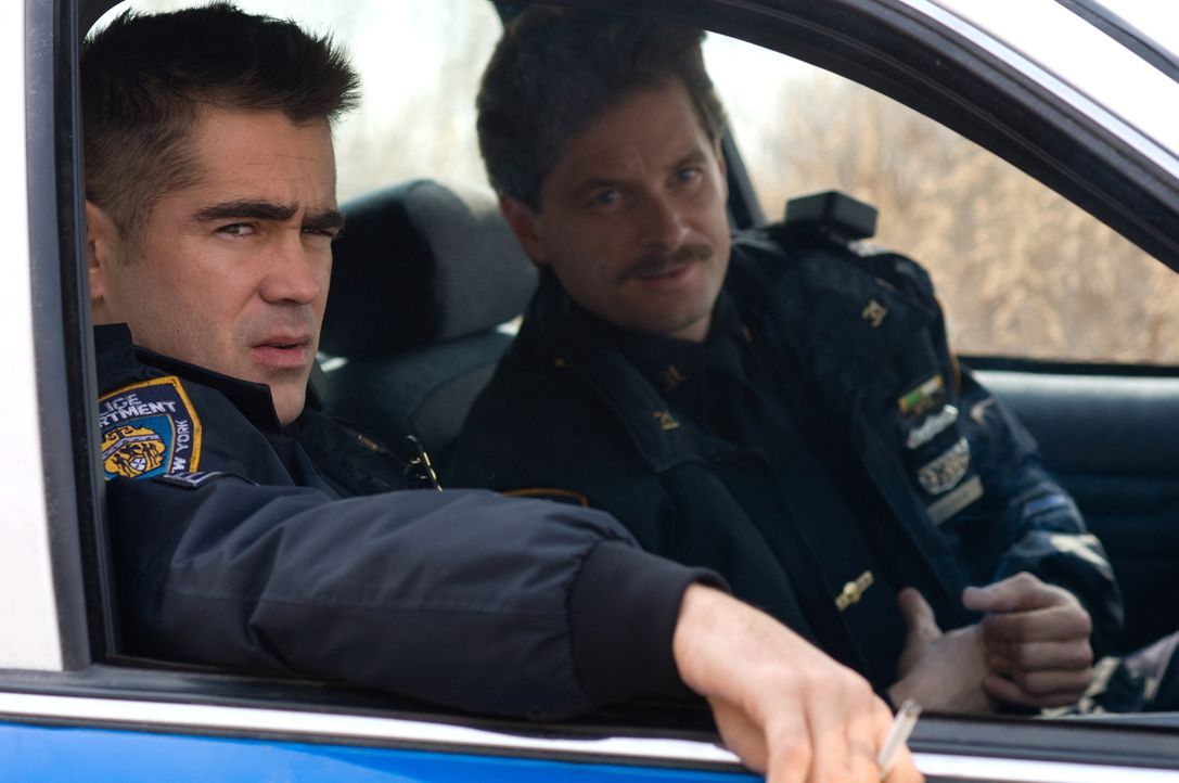 Haben eine Möglichkeit gefunden, ihr eher mäßiges Polizistengehalt aufzupeppen: die Cops Jimmy (Colin Farrell, l.) und Kenny (Shea Whigham, r.). Doc... - Bildquelle: 2008   Warner Brothers