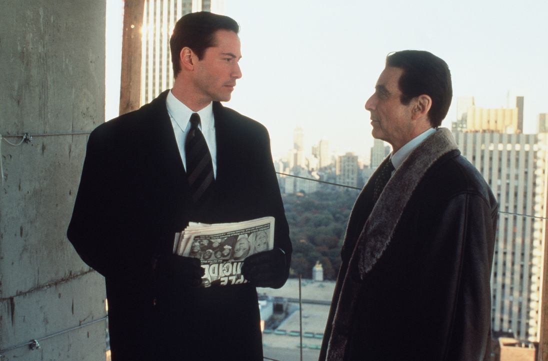 Erst spät erkennt der junge Anwalt Kevin Lomax (Keanu Reeves, l.), dass er ein Werkzeug des Teufels (Al Pacino, r.) ist ... - Bildquelle: Warner Bros.