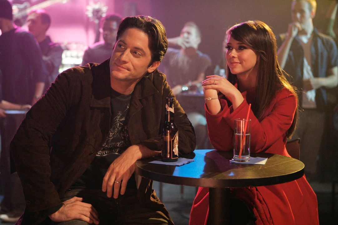 Melinda (Jennifer Love Hewitt, r.) und Jim (David Conrad, l.) amüsieren sich bei einem Konzert … - Bildquelle: ABC Studios