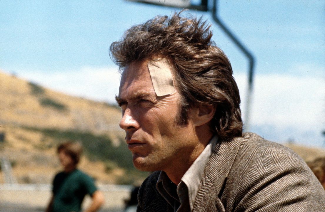 Als Callahan (Clint Eastwood) wegen seiner harten Methoden vorübergehend vom Dienst suspendiert wird, hält ihn das nicht davon ab, auf eigene Faus... - Bildquelle: Warner Bros.