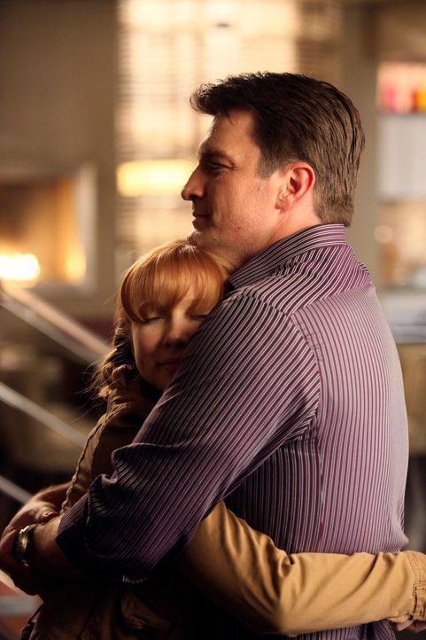 Alexis (Molly C. Quinn, l.) macht sich Sorgen um ihren Vater (Nathan Fillion, r.), der mal wieder von einer Frau enttäuscht wurde. - Bildquelle: ABC Studios