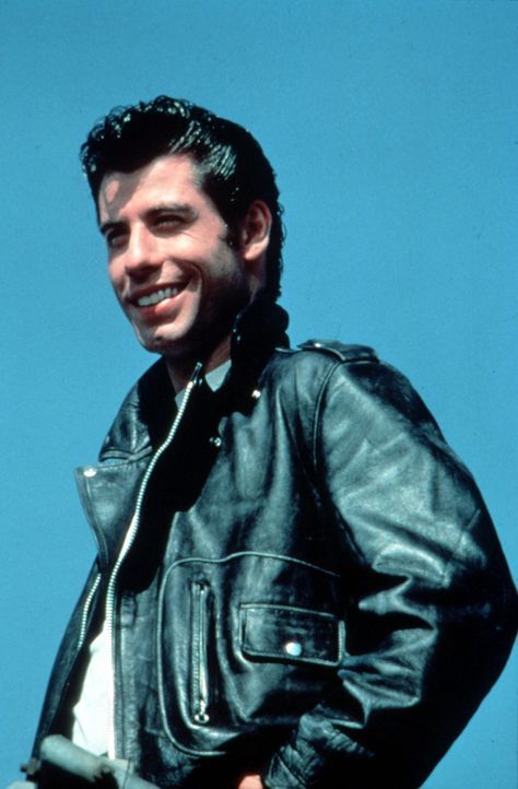 Er geht nicht zum Friseur, sondern zum Ölwechsel - kein Mann trägt mehr Schmiere im Haar als Danny (John Travolta) ... - Bildquelle: Paramount Pictures