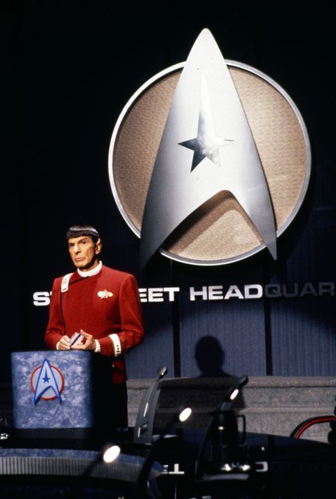 Capt. Spock (Leonard Nimoy), der Sonderbotschafter der Föderation, teilt in einer geheimen Sitzung mit, dass Capt. Kirk mit seinem Team die Frieden... - Bildquelle: Paramount Pictures