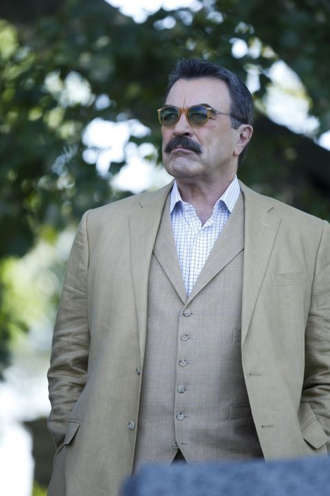Am Grab seines verstorbenen Sohnes Joe, bestärkt Frank (Tom Selleck) Danny nicht aufzugeben und seinen Job als Polizist weiter auszuüben ... - Bildquelle: Craig Blankenhorn 2016 CBS Broadcasting Inc. All Rights Reserved