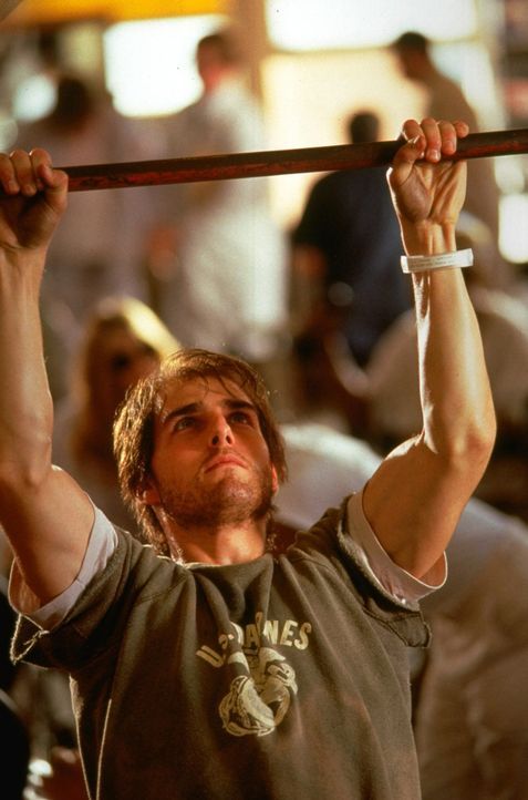 Ron Kovics (Tom Cruise) körperlicher Zustand konnte trotz großer Bemühungen in der Rehabilitation nicht verbessert werden ... - Bildquelle: © Universal Pictures