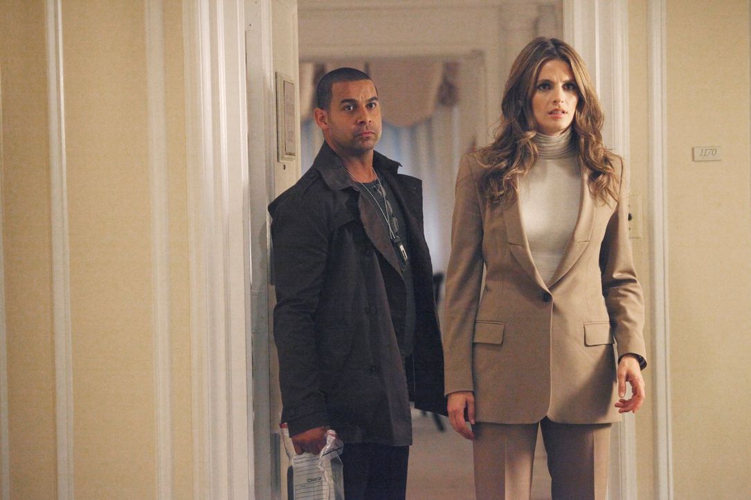 Ein neuer Fall beschäftigt Javier Esposito (Jon Huertas, l.) und Kate Beckett (Stana Katic, r.) ... - Bildquelle: 2011 American Broadcasting Companies, Inc. All rights reserved.