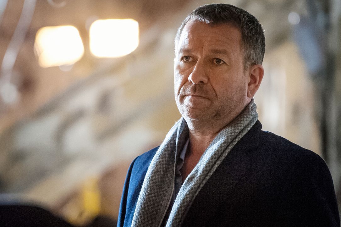 Kennt Sherlock Holmes aus alten Zeiten: Gareth Lestrade (Sean Pertwee) ... - Bildquelle: CBS Television